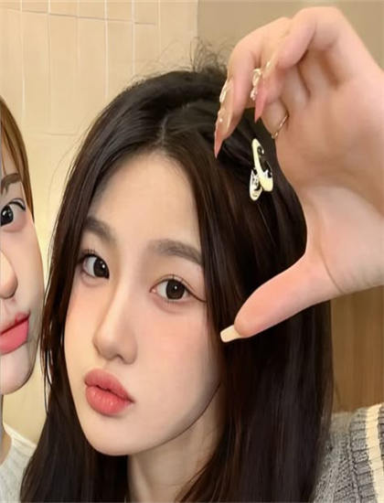 奇幻片深度解析：魔女嘉莉的人物塑造与情感表达 ——深入探索奇幻片的艺术世界